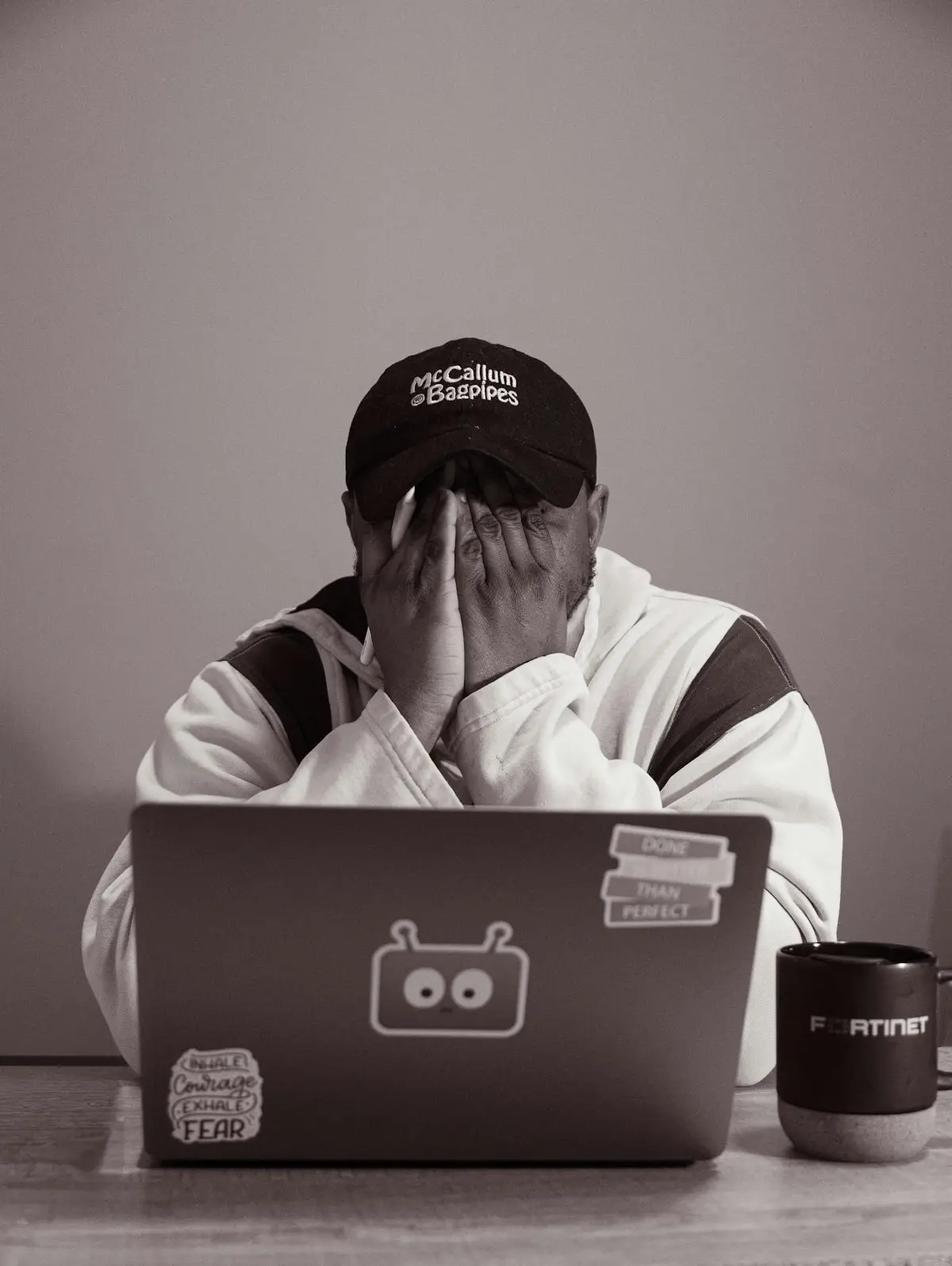Why Smart People Still Get Scammed Online: The Psychology Behind Digital Fraud